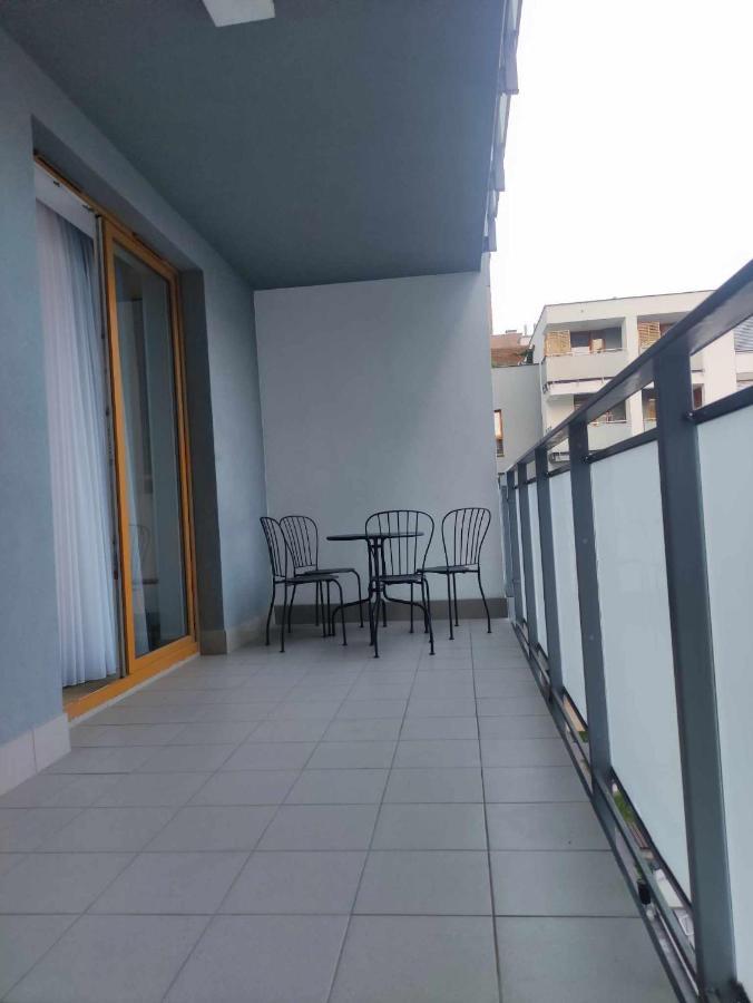 Apartamenty Metro Targowek 27 Warsaw Ngoại thất bức ảnh